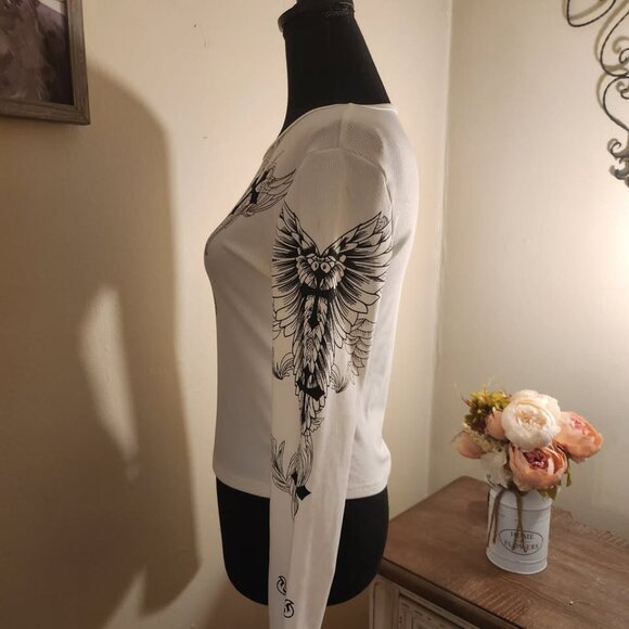 Elegant White Long Sleeve Shirt with Crucifix Graphics - Picture 2 of 4